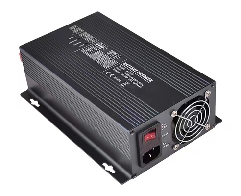 Pengisi Daya Baterai Lifepo4 12V 30A Pengisi Baterai AC DC Untuk Baterai Fosfat Besi Litium