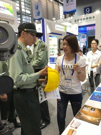 Kamera HD Head Mounted Keamanan, Helm Wifi 4G Dengan Kamera Terpasang 289 * 233 * 150 Mm