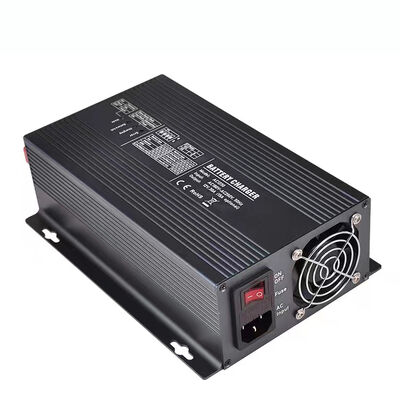 Max input current 30A Solar Battery Charger ideal untuk instalasi surya jarak jauh menawarkan dan pemeliharaan bebas operasi