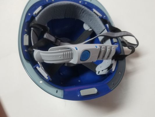 Helm Cerdas Keselamatan Biru Dengan Kamera WIFI 4G Built-In GPS Platform Pemantauan Pusat Multi Interkom Gigi Biru