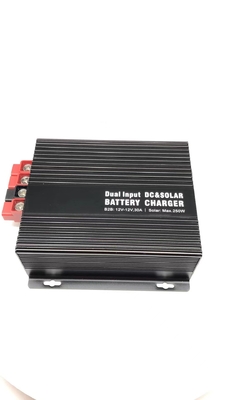 Baterai Tenaga Surya DC Dual Input Solar Charge Controller Pengoperasian APP B2B Gratis Bluetooth