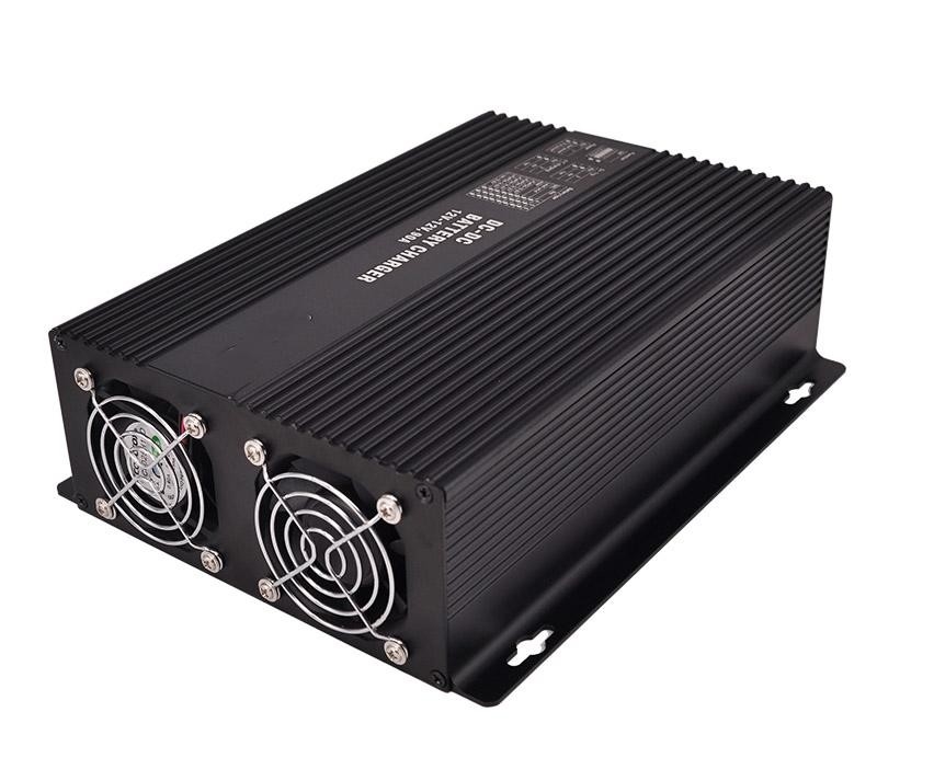 Pengisi baterai DC 12V 30A dengan 390W Pvmax Reverse Polarity Protection Waterproof Grade IP20/IP65